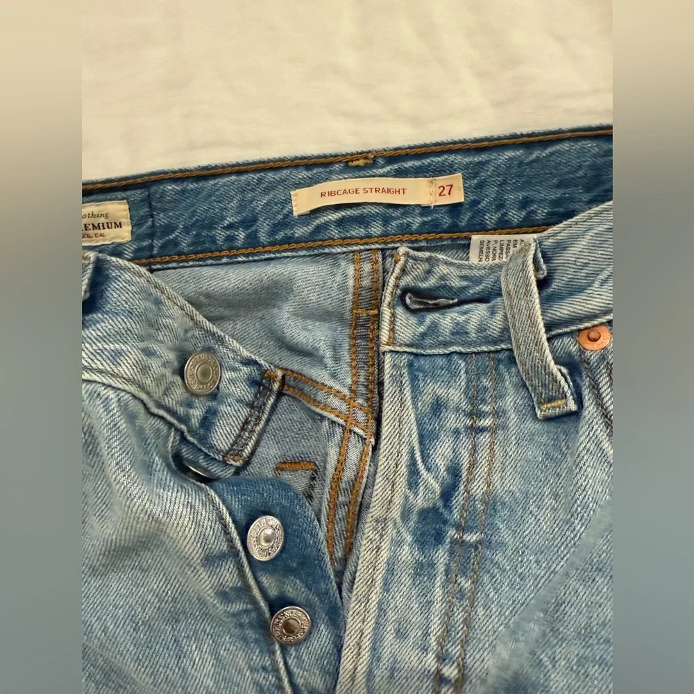 Levi’s Ribcage Straight Jeans - Picture 2 of 3
